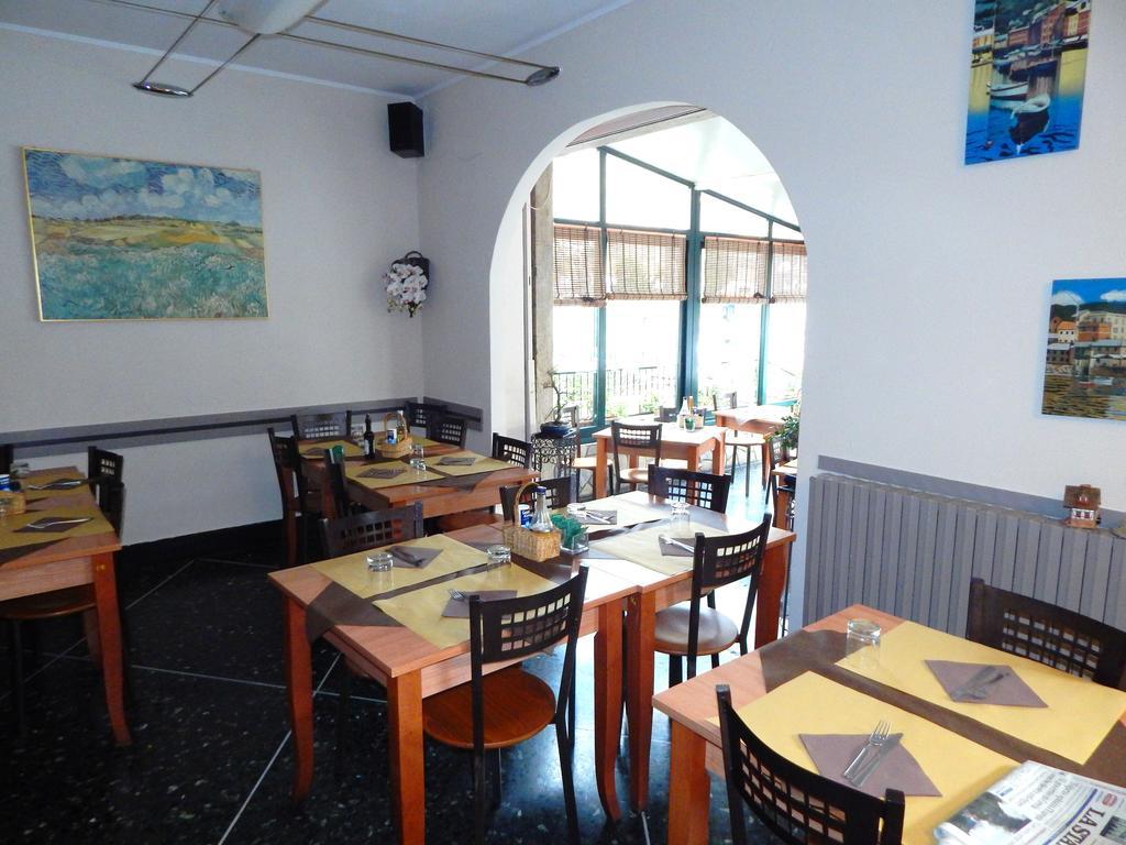 Albergo Torino Албенга Екстериор снимка